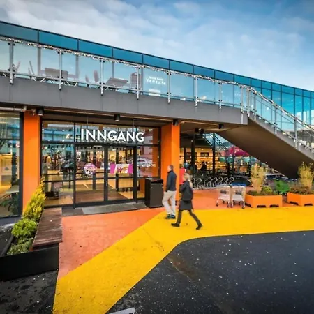 Leilighet Sentrumsnaer Ved Sjoen! Fast Parkering