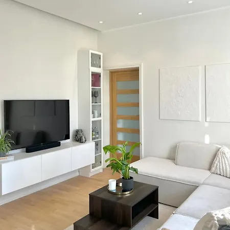 Apartment Sentrumsnaer Ved Sjoen! Fast Parkering *