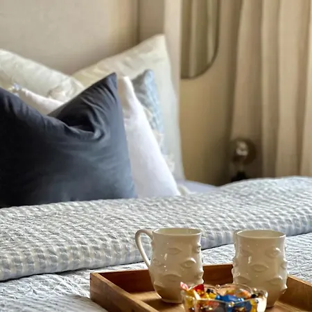 Sentrumsnaer Ved Sjoen! Fast Parkering Leilighet