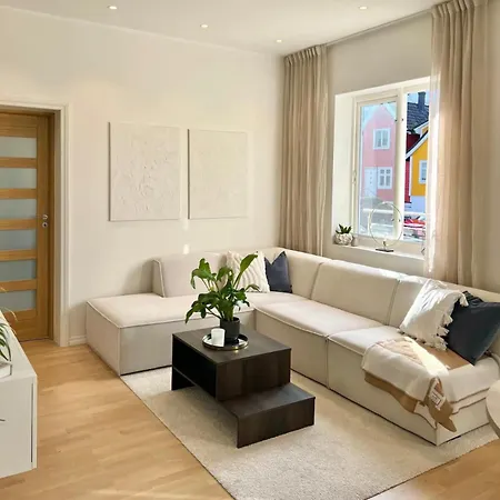 Apartment Sentrumsnaer Ved Sjoen! Fast Parkering *