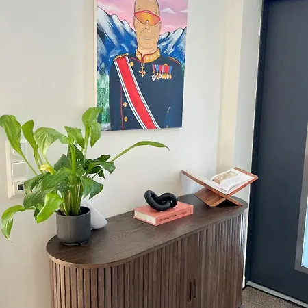 Sentrumsnaer Ved Sjoen! Fast Parkering Leilighet