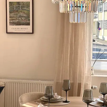 Leilighet Sentrumsnaer Ved Sjoen! Fast Parkering *