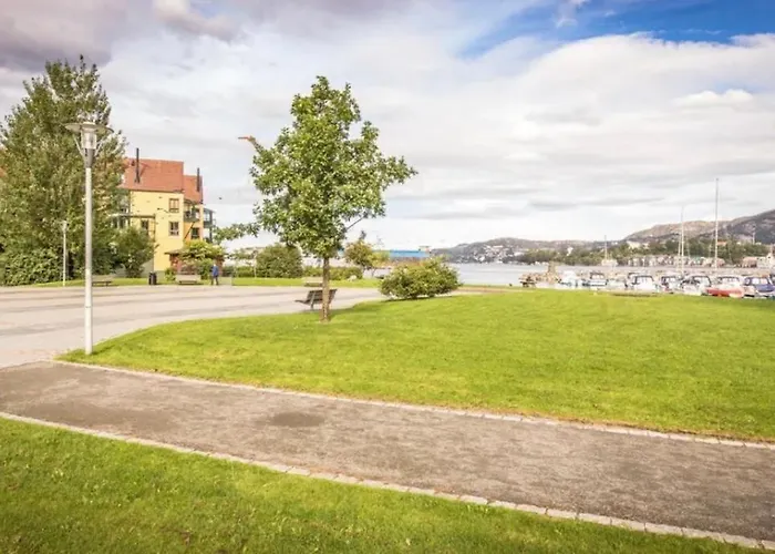Sentrumsnaer Ved Sjoen! Fast Parkering Appartamento Bergen