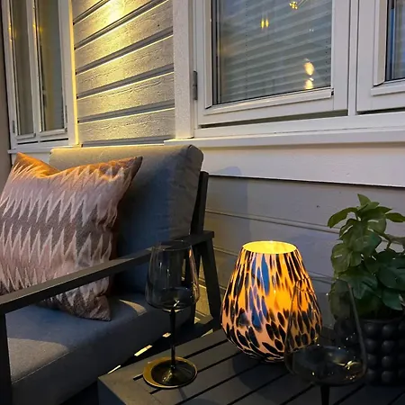 Apartman Sentrumsnaer Ved Sjoen! Fast Parkering