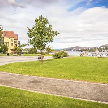 Sentrumsnaer Ved Sjoen! Fast Parkering Apartman Bergen