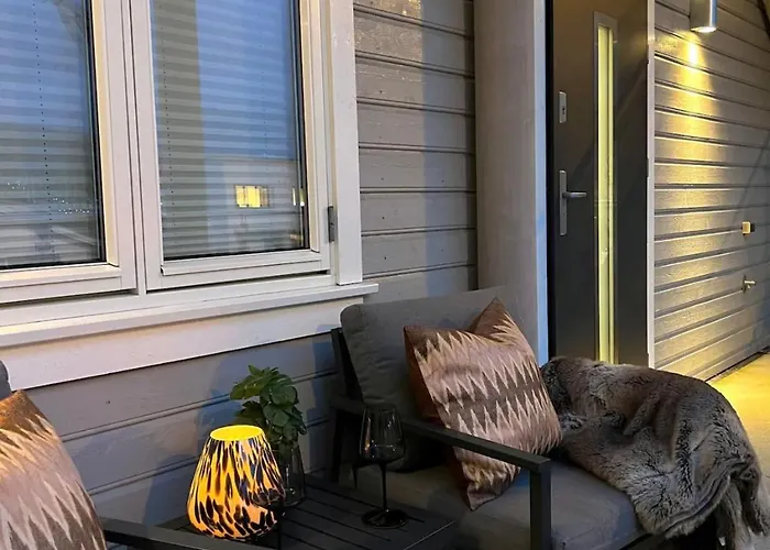 Sentrumsnaer Ved Sjoen! Fast Parkering *