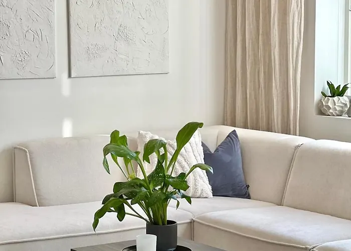 Sentrumsnaer Ved Sjoen! Fast Parkering *